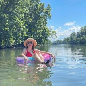 Meet your Posher, Becca